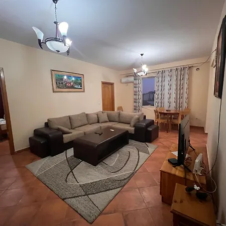 Center Apartment *