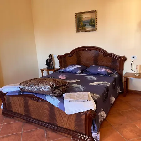 Center Apartment *